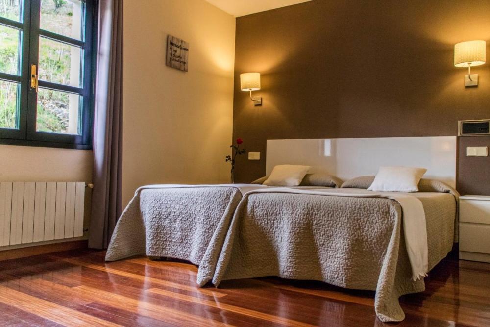 Hotel Montanas De Covadonga Onís Extérieur photo